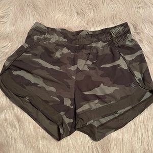 Athleta camo shorts small EUC